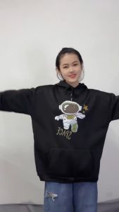 รุ่นพิเศษ เสื้อฮู้ดหมวกน่ารัก ลายแฟชั่น สไตล์เดียวกันสำหรับผู้ชายและผู้หญิง เสื้อคลุม เสื้อกันหนาว เสื้อฮู้ด