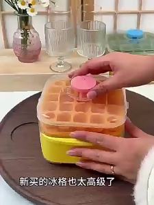 MOMIAN | Large Capacity Press Homemade Ice Mold 50 Grids