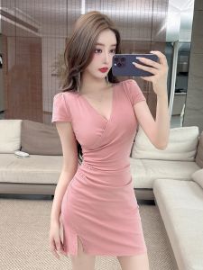 ชุดเดรสสั้นเซ็กซี่ทรงเข้ารูปแขนสั้นคอวีสำหรับใส่ไปทำงานในงานปาร์ตี้กลางคืน ชุดเดรสสั้นเข้ารูปเอวสูง ชุดเดรสสั้นเข้ารูปสไตล์เกาหลี
