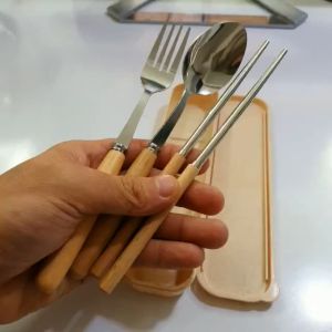 Bộ Đũa Nuỗng Nĩa Inox Cán Gỗ Kèm Hộp Đựng Lúa Mạch A1913