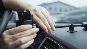 Joyroom JR-ZS259 Long Arm Sucker Mechanical Car Holder for Dashboard / Windshield Car Phone Holder 360 Degree Rotation