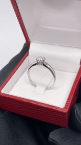 แหวนเพชร Moissanite 0.5ct พร้อมใบรับรอง GRA ตัวเรือนเงิน 92.5% ชูบทองคำขาว ฝังเม็ดชู / Ring silver 925 คลิกเพื่อเรียบร้อย