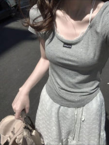 Áo Thun Nữ Cổ Chữ U Màu Xám Tay Ngắn Mùa Hè Ôm Vừa Vặn Cổ Chun Áo Lót Ren Tay Ngắn Dài Vừa Vặn Thường Ngày