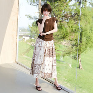 Elegant Melange Waist Accent T-Shirt and Holiday Print Skirt Set