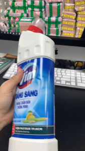 Gel tẩy rửa diệt khuẩn bồn cầu và nhà tắm Vim trắng sáng Hương chanh sả chai 870ml