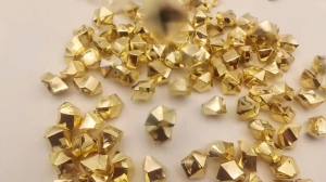 Fake Ice Cubes 1000 Pcs Acrylic Ice Rocks for Centerpieces 11 * 14 mm Artificial Ice Cubes Fake Crushed Ice Acrylic Vase Fillers for Christmas Decor Photography Prop