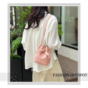 LHFriday เดอะเบสงานใหม่พร้อมส่ง กระเป๋าสะพายไหล่ผู้หญิง สไตล์เกาหลี งานสีสวย ทรงแปลกใหม่ยูนีคไม่เหมือนใคร พร้อมส่งความสวยหลายสี ใครยังไม่มี พร้อมส่งมากรีบมาตำน้าาา