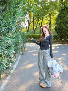 กางเกงขายาวทรงหลวมพิมพ์ลายดอกไม้สีเทาสำหรับผู้หญิงในฤดูใบไม้ร่วงและฤดูหนาว กางเกงขายาวทรงหลวมแบบลำลอง อบอุ่น ใส่สบาย ผลิตจากผ้าฝ้าย สไตล์อเมริกัน