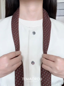 Khăn Vuông Lớn Màu Nâu Đậm Kiểu Dáng Cổ Điển Có Viền Trắng Họa Tiết Chữ V Khăn Quàng Cổ Nhỏ Thời Trang Cao Cấp Cho Thanh Thiếu Niên Mùa Thu Đông