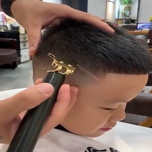 ปัตตาเลี่ยนตัดผมไฟฟ้า แบตตาเลี่ยน ปัตตาเลี่ยนตัดผมไฟฟ้าไร้สาย แกะสลัก แกะลาย ปัตตาเลี่ยนลายพระ ปัตตาเลี่ยนลายมังกร ตัดแต่งทรงผม โกนหนวด เล็มเครา ใช้ได้ทั้งเด็กและผู้ใหญ่ รับประกันคุณภาพ