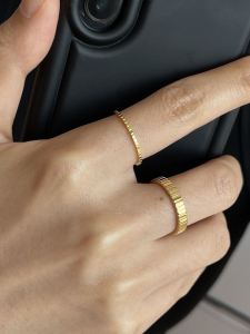 Magicboxacc แหวนคู่รักเครื่องประดับแฟชั่นเหล็กไทเทเนียมพร้อมลวดลายการออกแบบโมเสกแบบไม่ขาดสําหรับทุกฤดูกาล