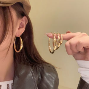 ต่างหูรูปวงกลมทองสำหรับผู้หญิง ต่างหูรูปวงกลมสีทองแบบเรียบง่ายหรูหรา ต่างหูแบบห่วงสำหรับสาวๆ ต่างหูแบบเรียบง่าย ต่างหูแบบมีรู