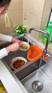 Yumi ตะแกรงกรองอ่างล้างจาน ตะกร้าระบายน้ำ ตัวกรองของเหลือ แขวนได้ กล่องเก็บของพลาสติก - สีของ Sink filter rack