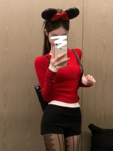 เสื้อถักสีแดงสไตล์เกาหลีสำหรับผู้หญิง ทรงสลิมฟิต เสื้อชั้นใน เสื้อเชิ้ต เสื้อผ้าทำงาน ฤดูใบไม้ร่วง 2023 คอตั้ง แขนยาว