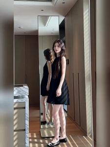 QINWEIYU | Đầm Đen Kiểu Audrey Elegance Không Tay