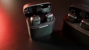 ไมค์ไลฟ์สด โทรศัพท์มือถือ ไมโครโฟน ไมโครโฟนแบบลาวาเลียร์ไร้สายพร้อมกล่องชาร์จ บันทึกวิดีโอ สด