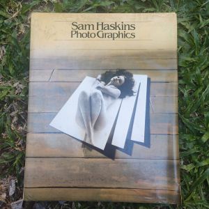 หนังสือภาพศิลปะ ภาพนู้ดเก่า Sam Haskins Photo Graphics ปี 1985 มือสอง สภาพยังสวย มีเหลืองตามกาลเวลา