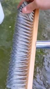 30cm Stainless Steel Floor Brush with Kamay na Kahoy - Stiff Bristle para sa Paglilinis ng Pool Patio at mga Matitigas na Mantsa (Ideal para sa Outdoor Surface)