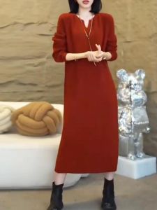 เสื้อสเวตเตอร์ถักยาวปานกลางสีแดง Ankela เสื้อชั้นในยาวสไตล์ฝรั่งเศสสำหรับฤดูใบไม้ร่วงและฤดูหนาว เสื้อคลุมยาวสวมใส่สบาย