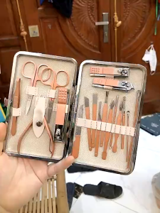 Bộ cắt móng gồm 18 món dụng cụ cho bạn tha hồ làm đẹp cá nhân