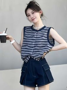 เสื้อยืดแขนกุดลายทางสำหรับผู้หญิงในช่วงฤดูร้อนปี 2025 เสื้อกั๊กผ้าเดนิมผสมลายทางแบบใหม่ที่ไม่ซ้ำใครและสวยงาม