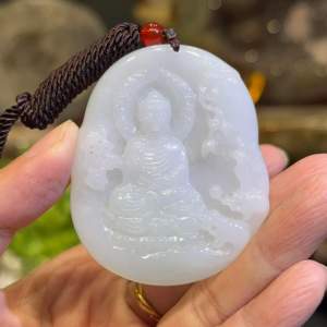 Burma jadeite pendant💯天然缅甸翡翠玉白底飘绿雕刻吊坠 ➡️释迦摩尼佛  高H: 5.5cm 宽W: 4.5cm 厚度Thick: 0.5cm 重Weight: 31g