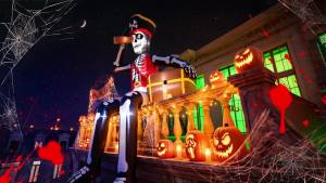 Halloween 10ft Inflatable Pirate Skull Treasure Decor - Easy Setup Outdoor Indoor Party Decoration for Mall Store Event Venue