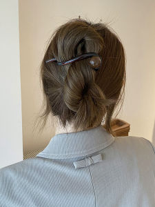 กิ๊บติดผมรูปมุกสไตล์เกาหลี Busan Vintage Pearl Twist Clip กิ๊บติดผมแบบใหม่สำหรับผู้หญิงในฤดูใบไม้ร่วงปี 2024