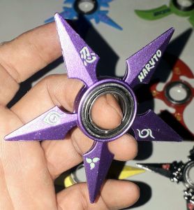 Một con quay Naruto- 7 viên ngọc rồng bằng kim loại nhiều màu rất đẹp