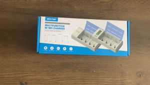 Beston 1.2V D size and C size rechargeable battery with 4-slot C821BW Battery Charger