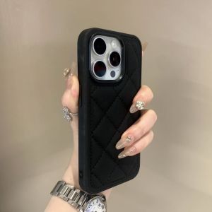 Simple Plaid down Jacket Apple 16pm New Arrival Phone Case for Iphone15/14promax Phone Case 15plus New Arrival 12 Fall and Winter 13P Leather Black and White 11 Drop-Resistant Protective Case for Women