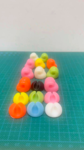 Alat Penata Kabel Tidak Berantakan Cable Holder 1 Pcs Warna Random Bahan Plastik Lunak