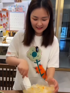 Ice Cube Tray One Button Release Large Capacity Bin & Lid 50/100pcs Tiny Ice Molds Stackable Freezer Container