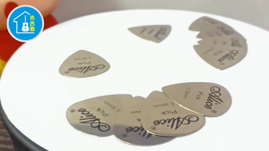 Alice Metal Guitar Pick 0.3mm Thin Durable Silver Color Professional Bass Ukelele Guitar Picks