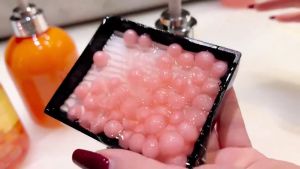 Original Whitening peach body wash Niacinamide Whitening Shower Putihkan kulit seluruh badan Brightening Body Wash Fragrance 500ml 烟酰胺美白沐浴露