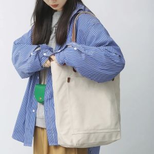 กระเป๋าใส่ชั้นเรียนของนักเรียนกระเป๋าถือโท้ทอเนกประสงค์สำหรับผู้ชายกระเป๋าผ้าใบแฟชั่นย้อนยุคความจุมากกระเป๋าสะพายผู้ชายบุคลิก