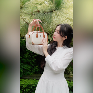 Túi Yuumy (Thời trang nữ bo góc phối chỉ nổi size 23 - Túi đeo chéo da Glossy YN303)