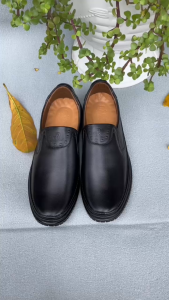 Giày Nam Da Bò Mũi Tròn Trường Hải Màu Đen GT305