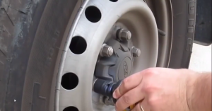 DEWALT impact wrench Mesin Pembuka Baut 128V Baterai   Mesin Pembuka Baut Baterai Cordless Brushless Impact Wrench 1/2"