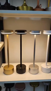 Đèn bàn cảm ứng sạc pin lithium đèn LED ba màu dùng để học tập đọc sách bảo vệ mắt tại văn phòng