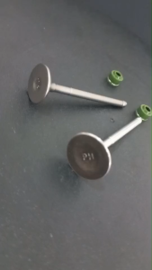 ชุดวาล์วไอดี+ไอเสียพร้อมซิลก้านวาล์ว w-125 SRX ไฟเลี้ยวบังลม