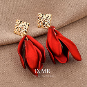 Original Design Red Petal New Year Tassel Earrings 2025 Trendy High-End Exaggerated Unique Heavy-Metal Womens Hoop Earrings