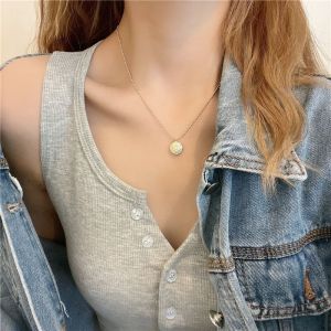 Minimalist Chic Womens Necklace 2024 New Fashion Lockbone Chain Ins Cold Bland Design Retro Decorative Chain Fashion Jewelry
