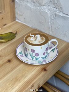 Vintage Hand-Painted Ceramic Tulip Tea Cup Set Korean Style Floral Pattern Small Batch Popular Coffee Cups with Saucers