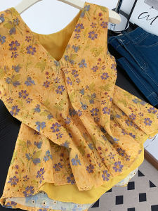 WANGGONGZHU | เสื้อกั๊กคอวีปักลายโปร่งสำหรับผู้หญิง ฤดูร้อน 2025 เสื้อแขนกุดหรูหรา ทรงหลวม ปกโปโล แขนสั้น แฟชั่น