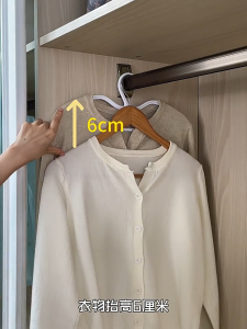 ArtLiving Japanese Style Short Neck Clothes Hanger for Home Prevents Shoulder Bumps Compact & Space-Saving