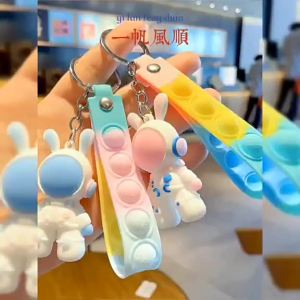 Creative and practical keychains kindergarten reward gifts primary school student prizes birthday sharing gifts for the whole class of children