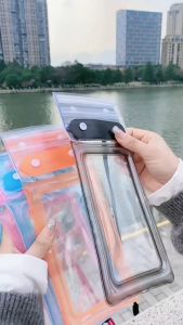 ซองใช้สำหรับกันน้ำ มือถือ คล้องคอ ทัชสกรีนได้ ดำน้ำ สงกรานต์ M490