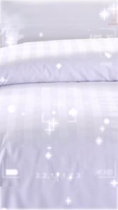 ผ้าปูที่นอนทอลายริ้วของโรงแรม