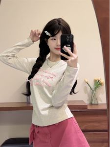 เสื้อยืดคอกลมแขนยาวทรงสลิมฟิตสำหรับผู้หญิง SMUB ฤดูใบไม้ร่วง 2024 เสื้อผ้าทำงานสไตล์เกาหลี INS สไตล์หวานและเผ็ดร้อน